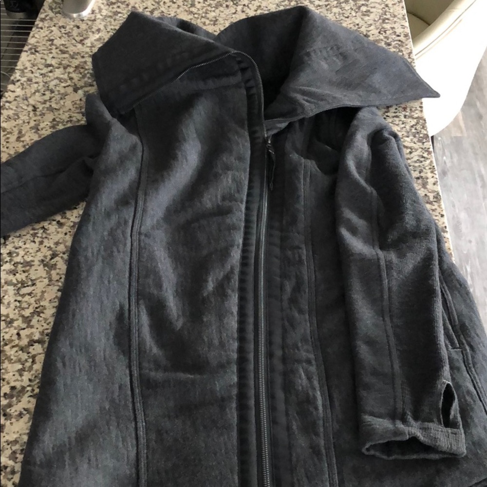 Lululemon jacket size 8